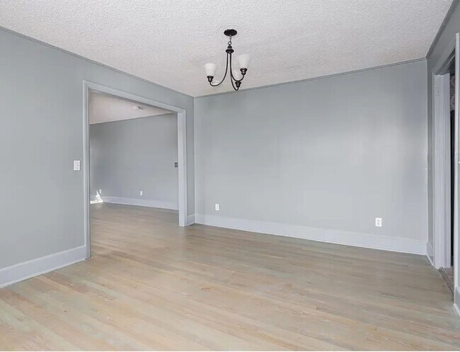 Building Photo - Cute Updated West Columbia HOME