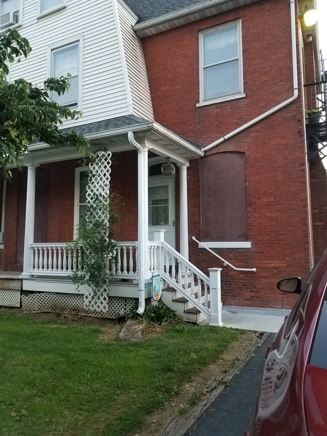 405 E Main St - 405 E Main St New Holland PA 17557 | Apartment Finder