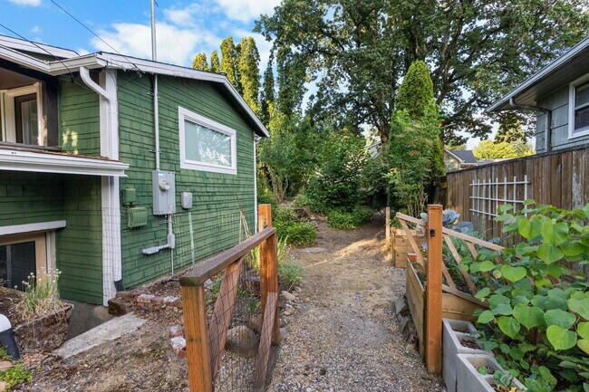Building Photo - 220 SE 157th Ave