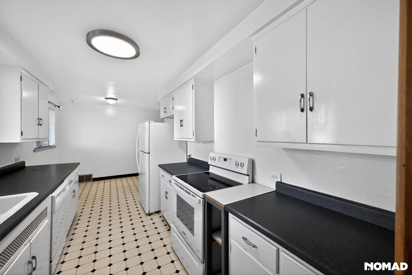 Building Photo - 6801 E 6th Ave