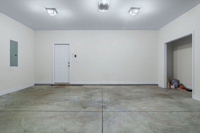 Building Photo - 112 Senah Dr