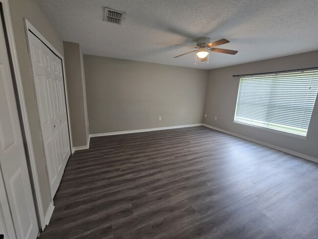 Building Photo - 405 Brooklet Cir