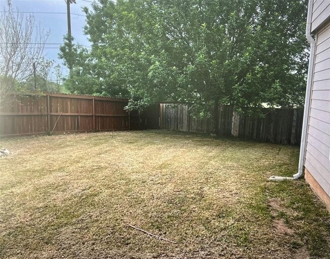 Building Photo - 1341 Beechwood Dr