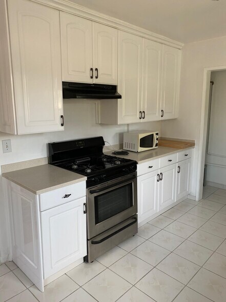 Building Photo - 253 5th Ave