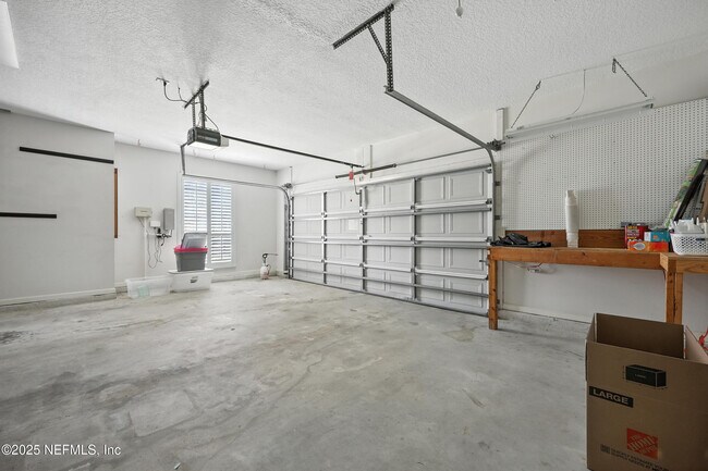 Building Photo - 4565 E Seneca Dr