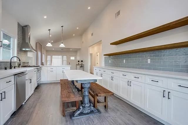 Building Photo - 356 W 15th St