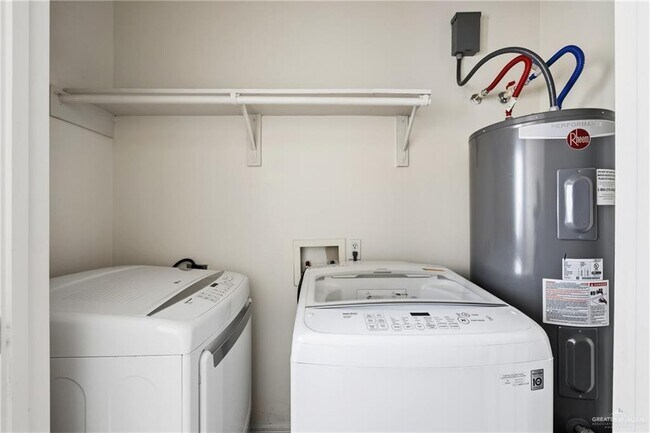 Building Photo - 14 W Fig Ave