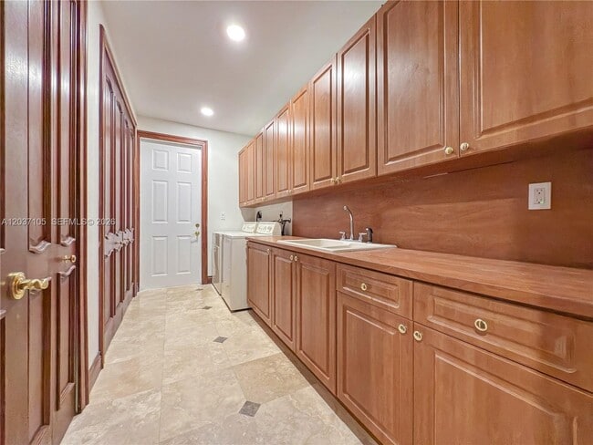 Building Photo - 8480 SW 98th St