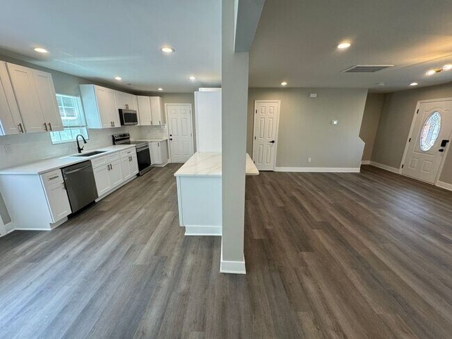 Building Photo - Fully Updated 4 Bedroom Home in Raleigh