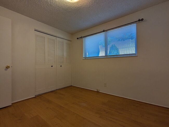 Building Photo - 3-bedroom, 1-Bath Duplex On a Corner Lot In The Bethel Area