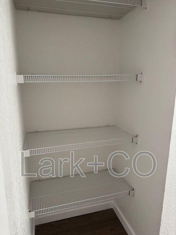 Building Photo - 3014 Mallard Dr