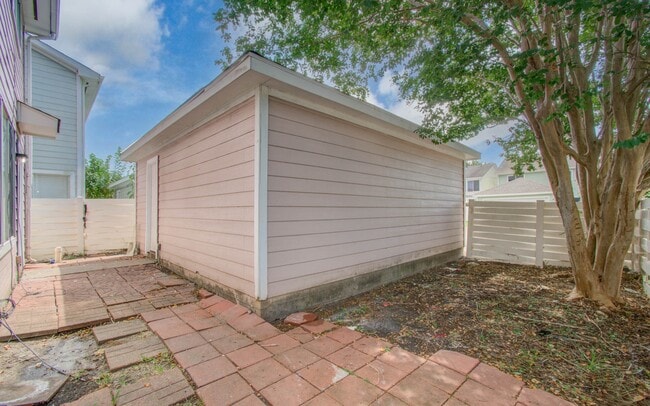 Building Photo - 15850 E Park Ct