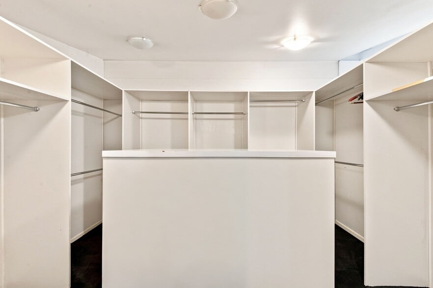 Building Photo - 3231 Oakley Dr