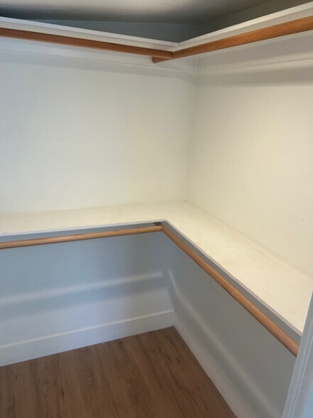 Building Photo - 1534 Manhattan Beach Blvd