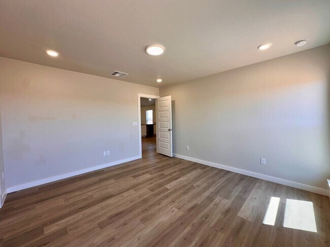 Building Photo - 5817 Settler Ave