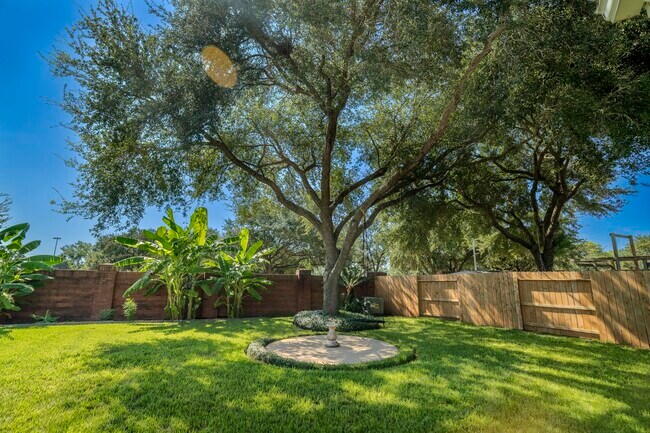 Building Photo - 1123 Woodley Bend