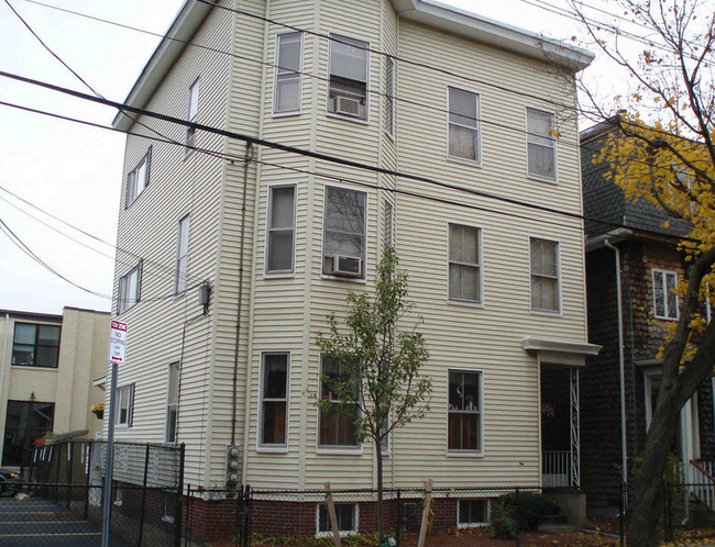 Building Photo - 230 Brookline St