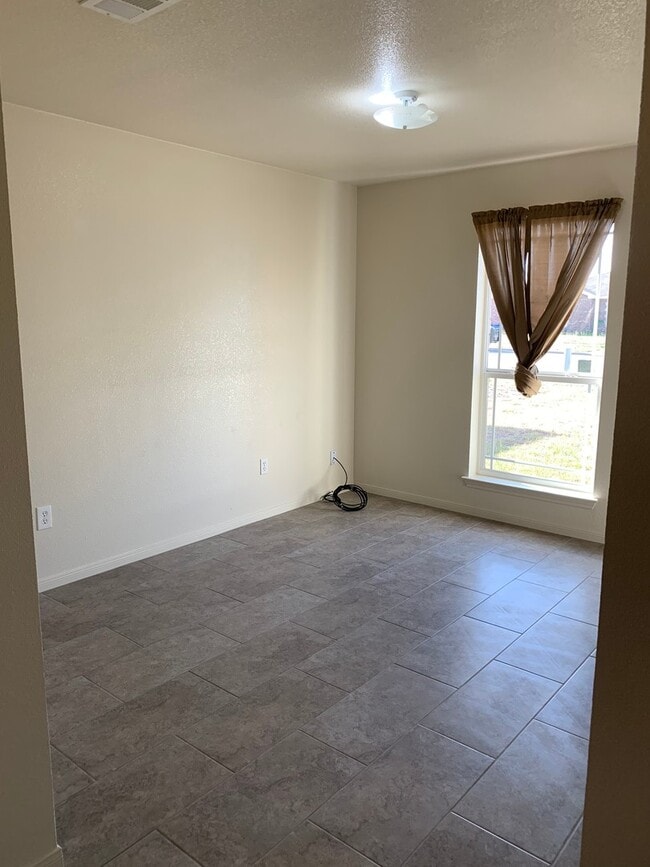 Building Photo - 4 Bdrm 2.25 Bath in Copperas Cove