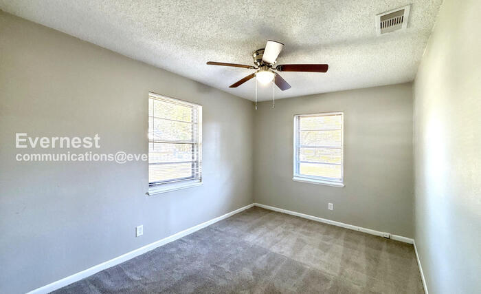 Building Photo - 2709 27th Ave N