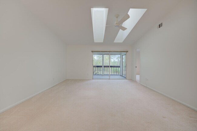 Building Photo - 8291 SE Croft Cir