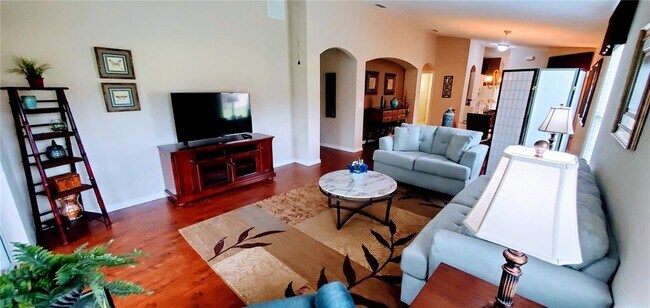 Building Photo - 520 Millifiora Ln