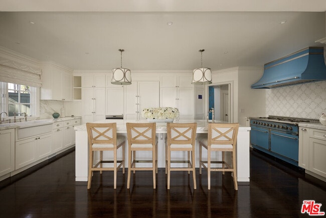 Building Photo - 541 Paseo Miramar