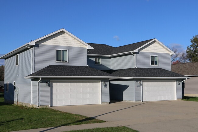 Building Photo - 1505 Springbrook Dr