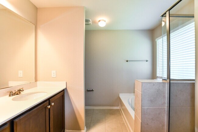 Building Photo - 4713 Joshua Dr