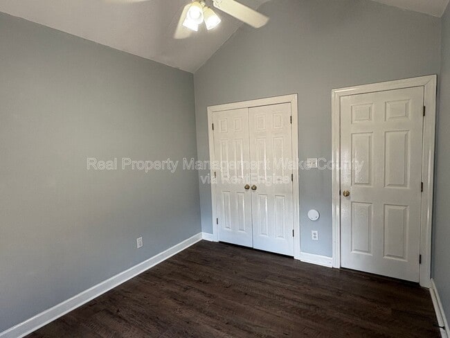 Building Photo - 828 Shackleton Rd