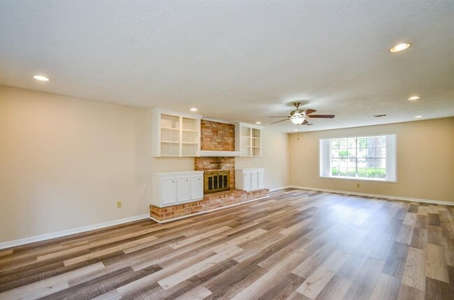 Building Photo - 12023 Sleepy Pines Dr