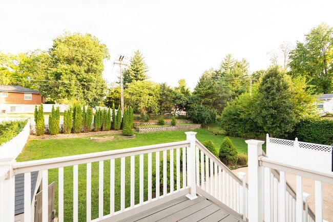 Building Photo - Spacious 4-Bed, 2.5-Bath Split-Level Home