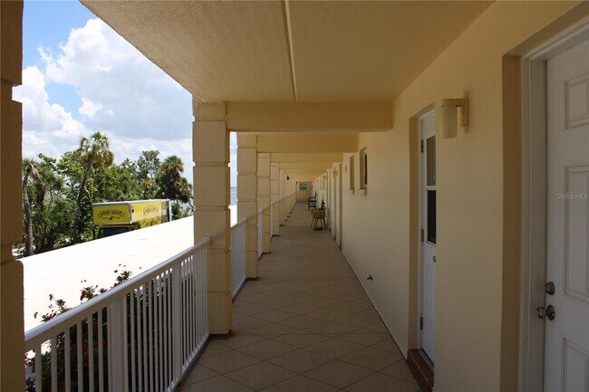 Building Photo - 3810 Gulf of Mexico Dr