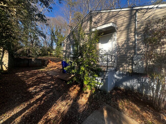 Building Photo - Charming 2 Bedroom Home Minutes from Downtown Greenville