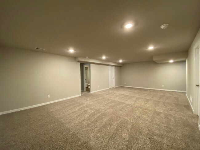 Building Photo - 3016 NW Northwood Ln