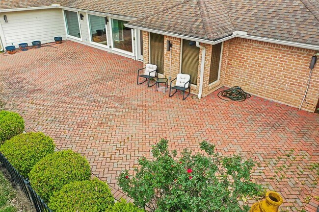 Building Photo - 534 Fox Briar Ln