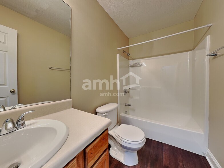 Building Photo - 4643 Aylesbury Dr