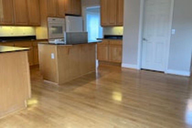 Building Photo - 4bd/2ba House in Newcastle