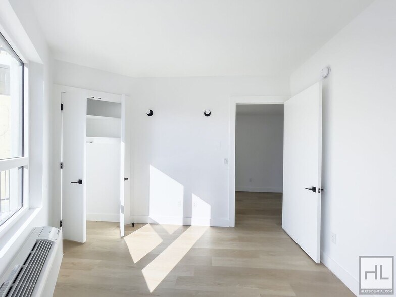 Building Photo - President Street / Crown Heights / Spaciou...
