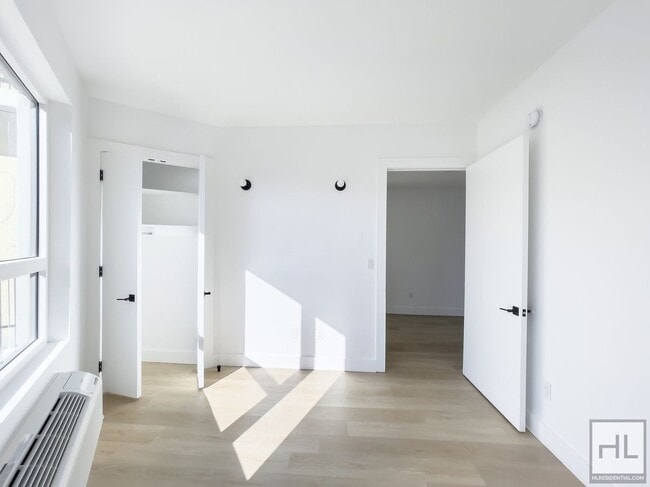 Building Photo - President Street / Crown Heights / Spaciou...