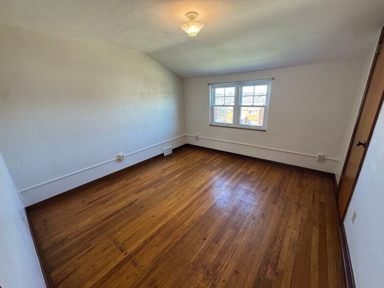 Building Photo - 801 Broadway Ave