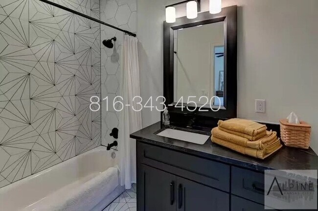 Building Photo - Fully Furnished Short or Mid Term Rental