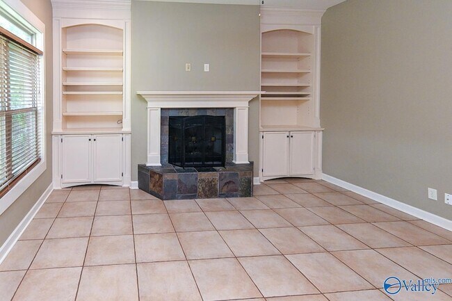 Building Photo - 305 Walden Glen Ct