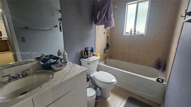 Building Photo - 3520 NE 3rd Dr