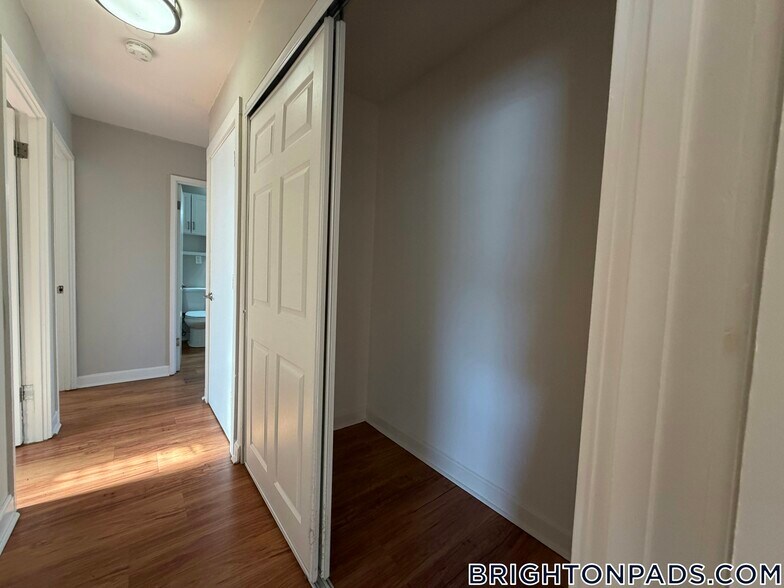 Building Photo - 9 Bronsdon St