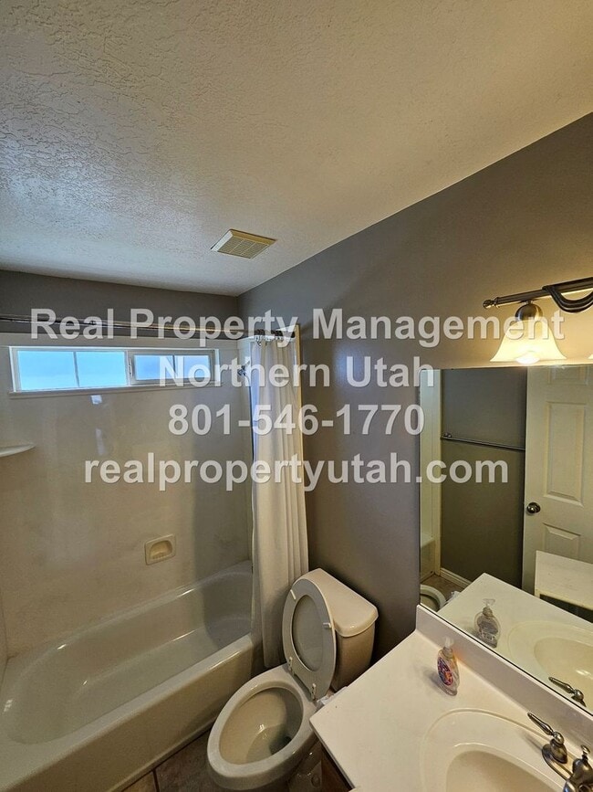 Building Photo - Stunning 7 Bedroom Home in West Point Avai...