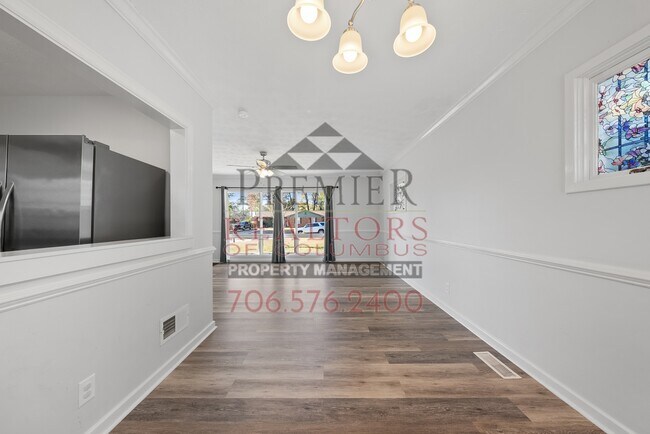 Building Photo - 386 Victoria Dr