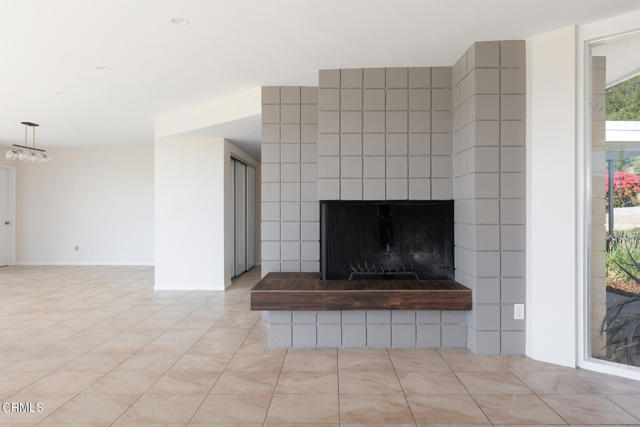 Building Photo - 2075 Linda Flora Dr