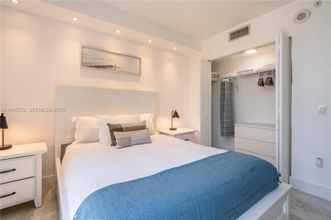 Building Photo - 31 SE 6th St