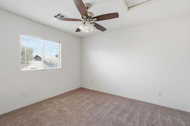 Building Photo - Gated Community, close to 101 and Arrowhead!