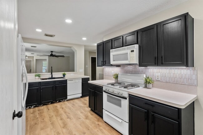 Building Photo - 7826 Chervil Ln